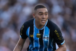 Carlos Vinícius abre o jogo e desmente acerto com o Vasco