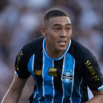 Carlos Vinícius abre o jogo e desmente acerto com o Vasco