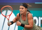 Carol Meligeni perde para promessa tcheca e cai na semifinal na Bulgária