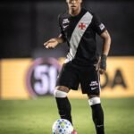 Cauã Barros retorna aos treinos no Vasco e futuro para 2027 segue indefinido