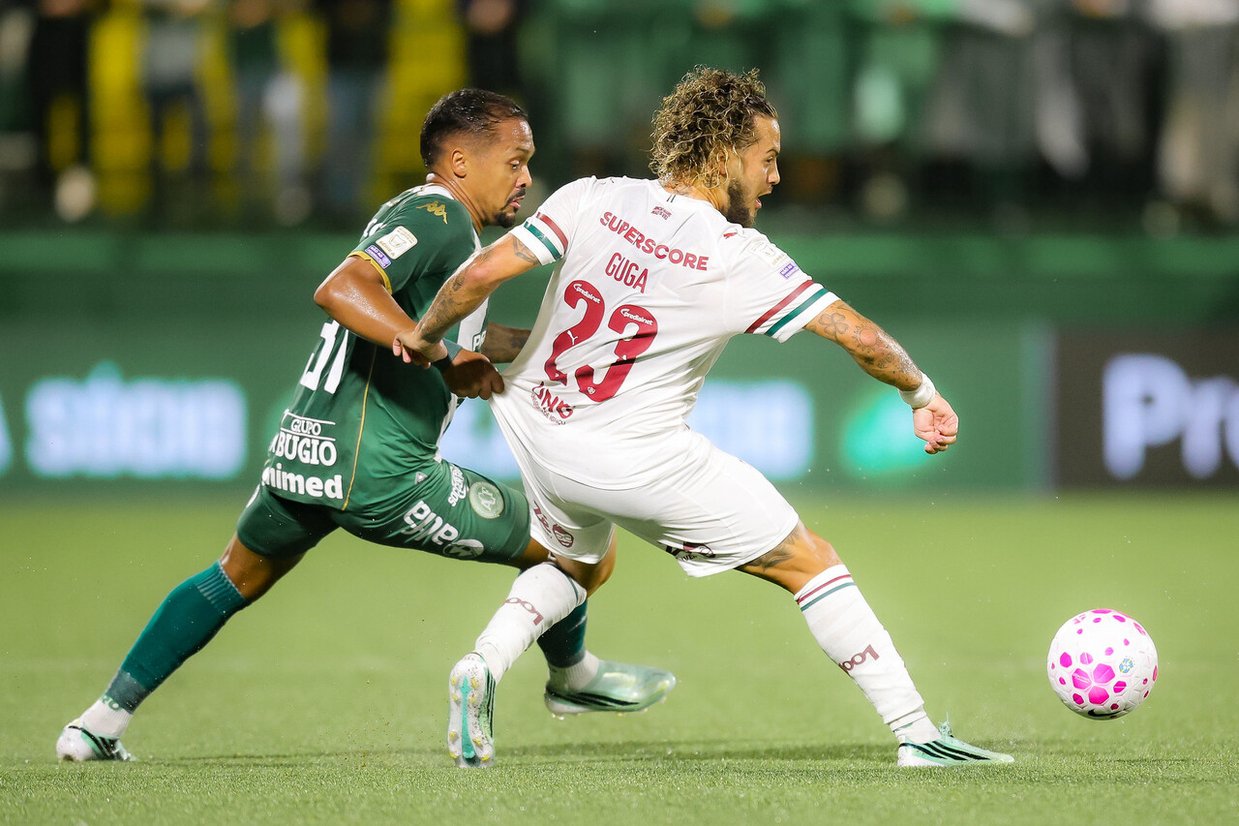 Chapecoense derrota o Fluminense por dois a um na Arena Condá e complica o time carioca no G4