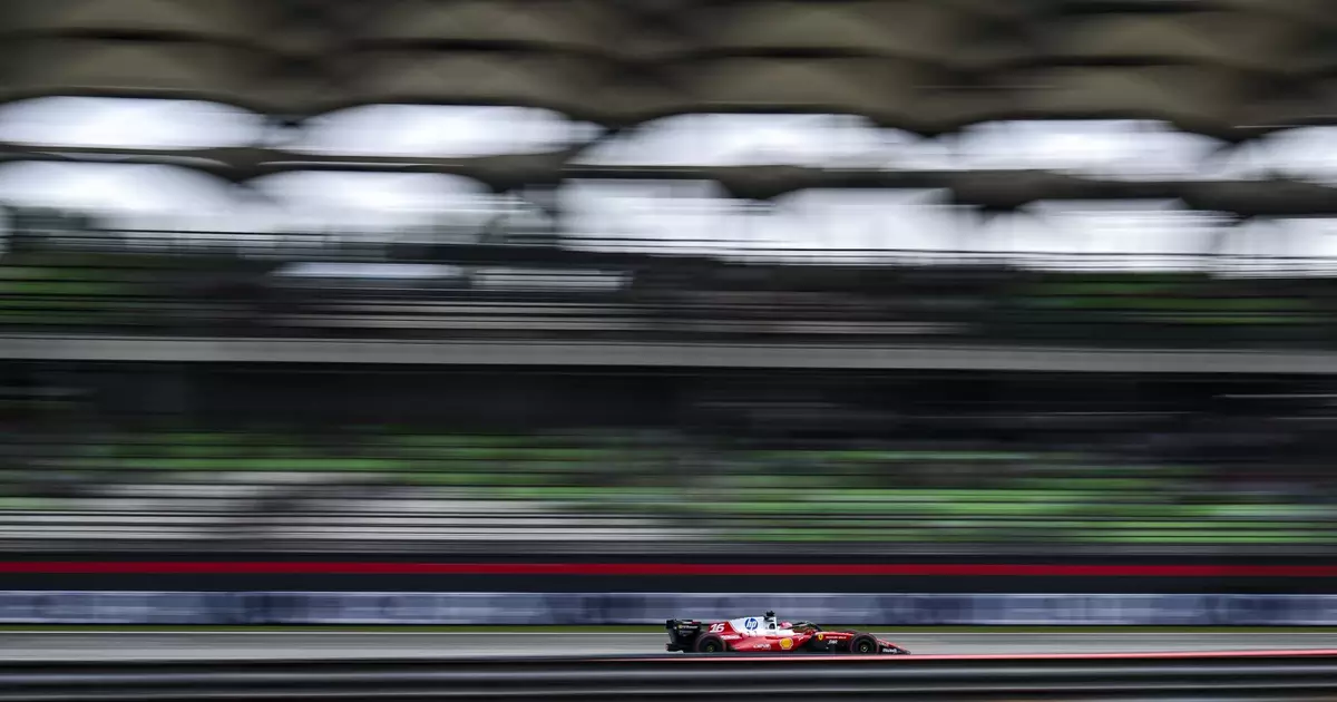 Charles Leclerc lidera treino livre na Malásia sob ameaça de chuva