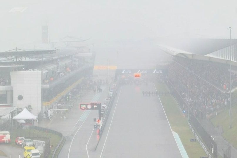 Chuva intensa adia início do Grande Prêmio da Malásia em Sepang