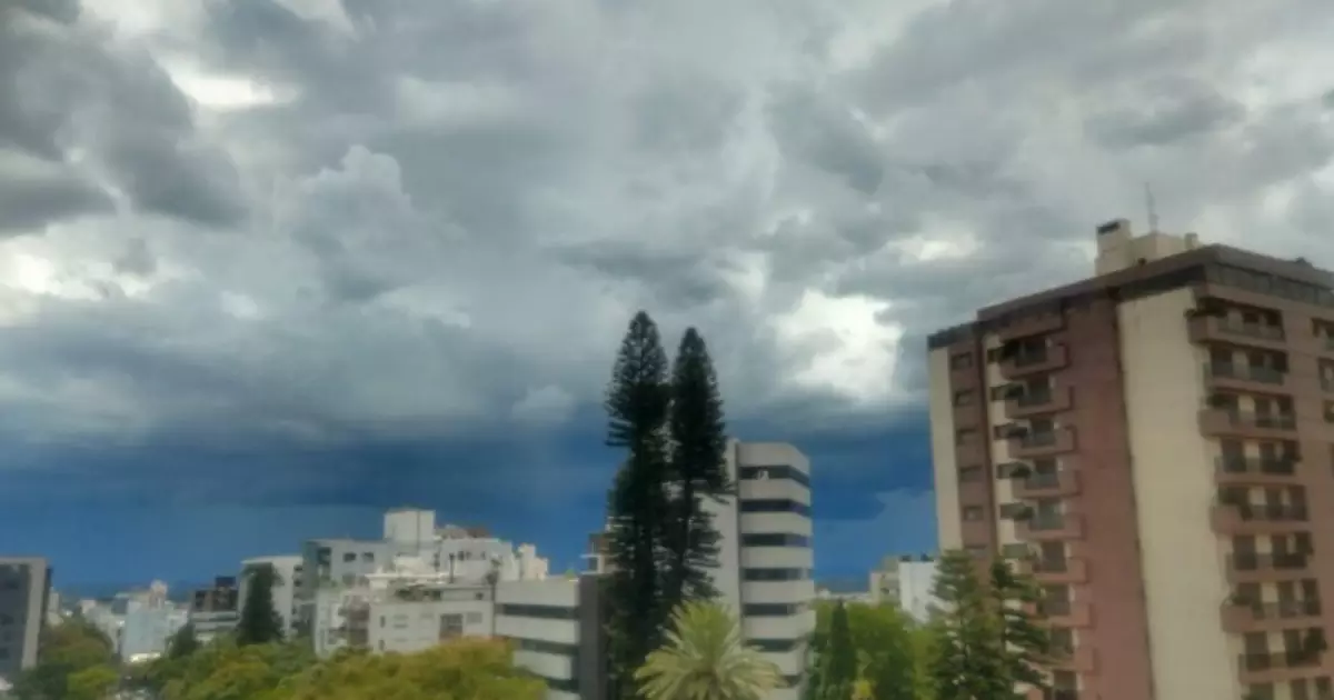 Ciclone e frente fria ameaçam o RS com temporais neste feriadão