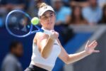 Classificada para o Finals, Linda Noskova desiste do WTA de Wuhan por lesão na panturrilha