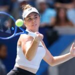 Classificada para o Finals, Linda Noskova desiste do WTA de Wuhan por lesão na panturrilha