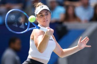 Classificada para o Finals, Linda Noskova desiste do WTA de Wuhan por lesão na panturrilha