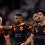 Cobranças da torcida do corinthians miram ex-atletas do flamengo na briga contra a queda no brasileirão