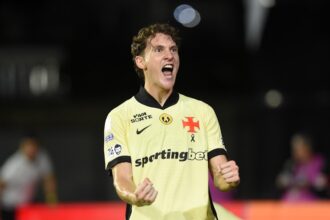 Colidio treina com elenco e reforça Vasco para confronto contra o São Paulo