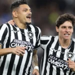 Com gol de Tiquinho Soares, Botafogo encerra jejum de três meses sem bola na rede de atacantes