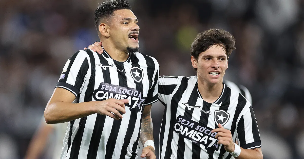 Com gol de Tiquinho Soares, Botafogo encerra jejum de três meses sem bola na rede de atacantes