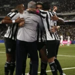 Comemoração de Tite em gol anulado gera debate sobre postura do treinador