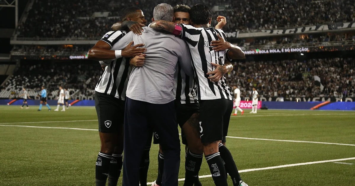 Comemoração de Tite em gol anulado gera debate sobre postura do treinador