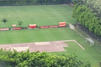 Condições dos gramados no CT da Barra Funda geram críticas de Dorival Júnior