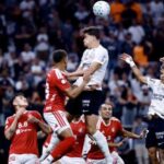 Corinthians e Internacional vivem clima de tensão na luta contra o rebaixamento