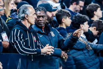 Corinthians empata com o vitória e aumenta drama na luta contra o rebaixamento