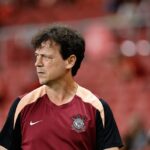 Corinthians encerra ciclo de Fernando Diniz após sete derrotas consecutivas no brasileiro