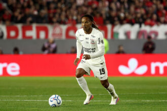 Corinthians inicia tratativas para estender contrato de André Carrillo