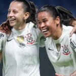 Corinthians quita salários do elenco feminino, mas mantém pendências de premiações
