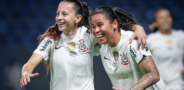 Corinthians quita salários do elenco feminino, mas mantém pendências de premiações