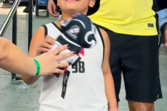 Crianças ganham pelúcias do Vasco em Dia de jogo no estádio