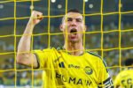 Cristiano Ronaldo faz hat-trick e se aproxima da marca histórica de mil gols