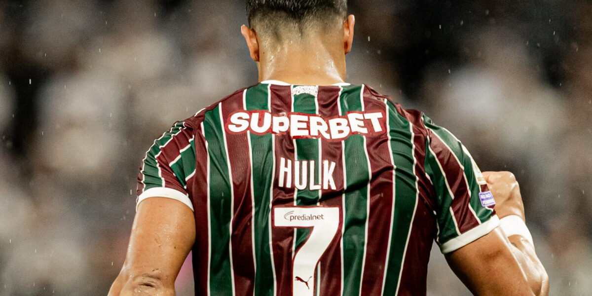 Críticas a atletas, futuro técnico e desafios financeiros agitam o cotidiano tricolor