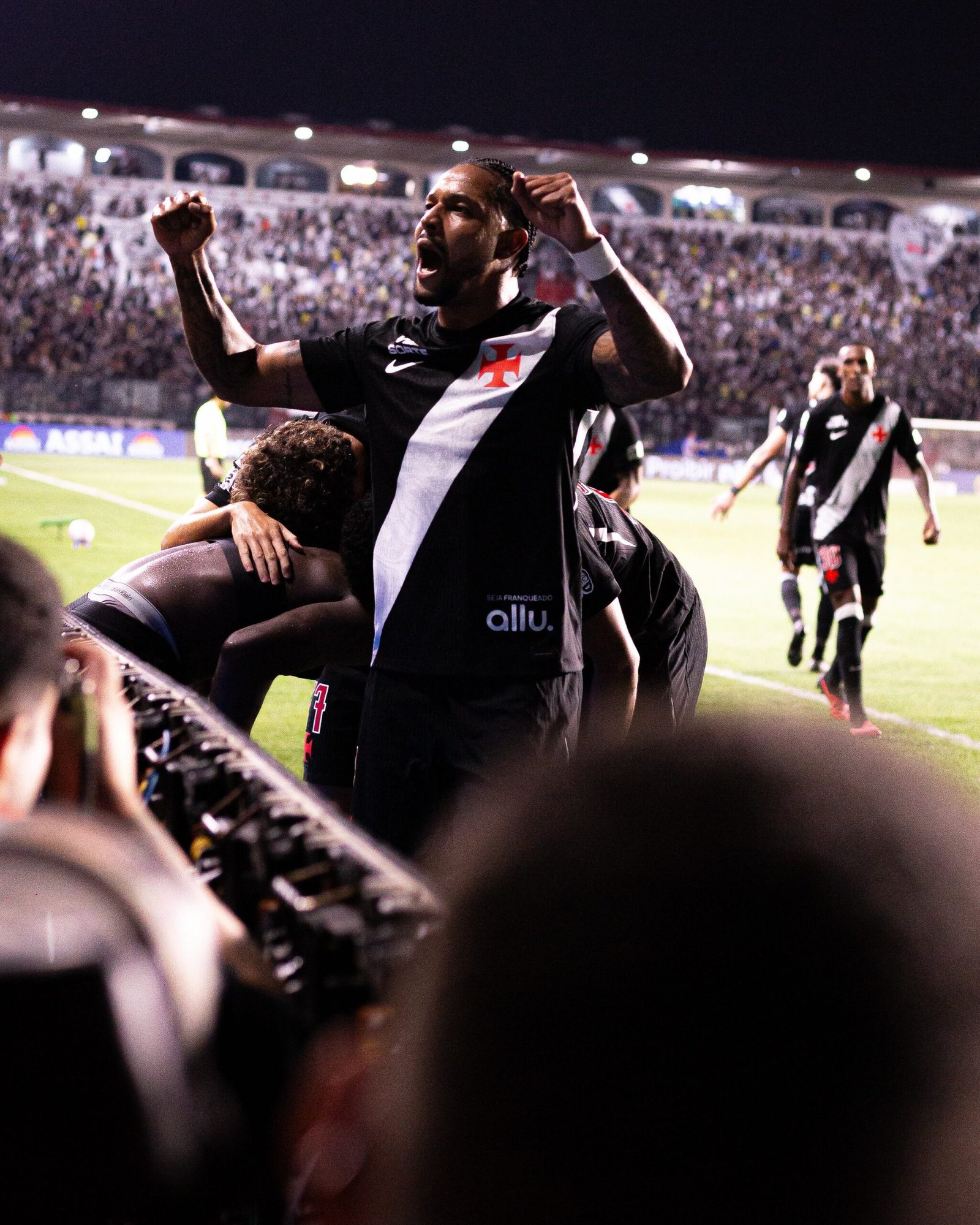 David celebra triunfo do Vasco sobre o Corinthians e destaca reação em campo