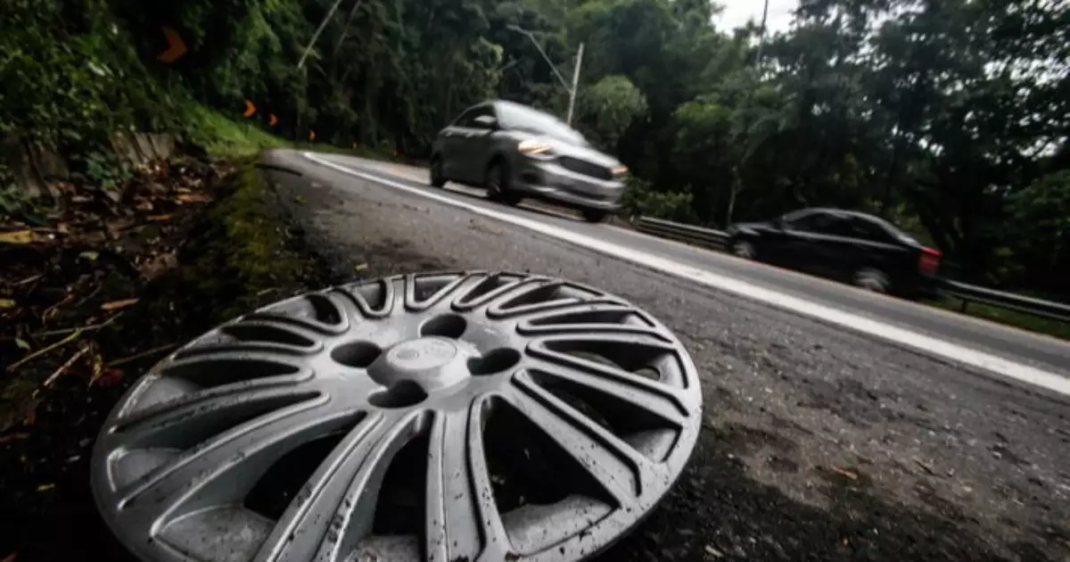 Descer a serra no ponto morto coloca sua segurança em risco extremo