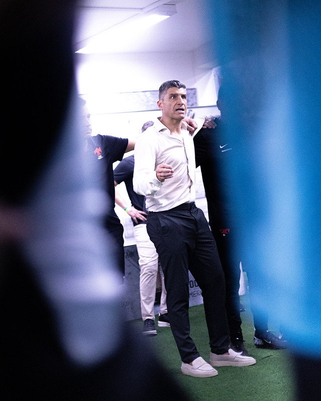 Diretoria do Vasco reprova escolhas de Pedro Emanuel antes de clássico