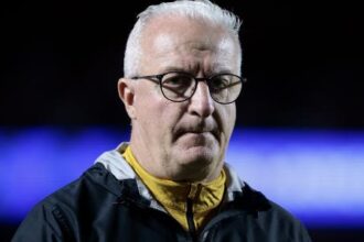 Dorival Júnior lamenta ineficiência do São Paulo em derrota para o Santos no Morumbis