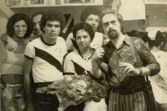 Dulce Rosalina: a trajetória da pioneira que liderou torcida do Vasco e mudou o futebol brasileiro