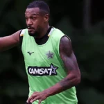 Edenílson retorna aos treinos do Botafogo e mira confronto contra o Internacional