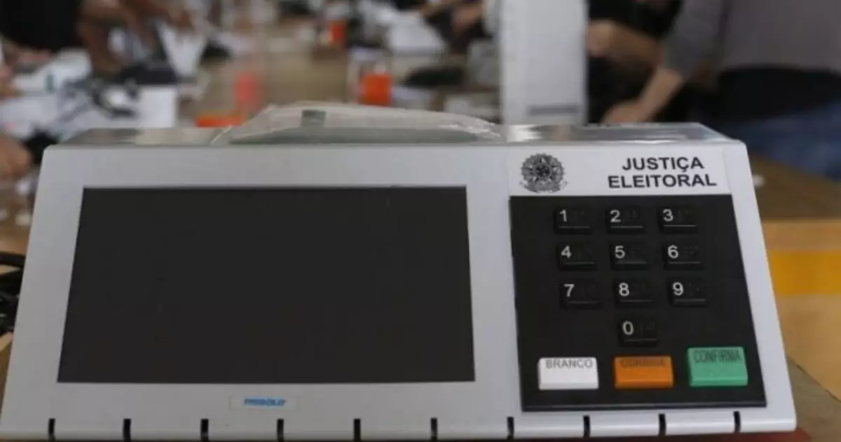 Eleitores retornam aos locais de votação para o segundo turno