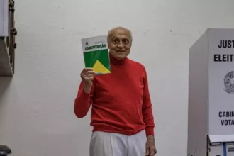 Eleitores voltam às urnas no segundo turno em meio a denúncias de transporte