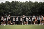 Elenco feminino do vasco realiza treinamento focado em preparação