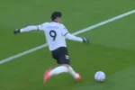 Evanilson brilha na inglaterra e marca golaço contra o United