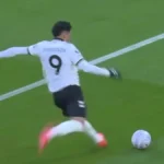 Evanilson brilha na inglaterra e marca golaço contra o United