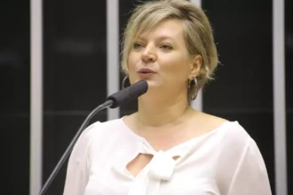 Ex-deputada Joice Hasselmann apoia Lula e expõe bastidores do clã Bolsonaro