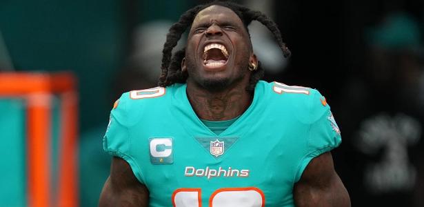 Ex-esposa acusa Tyreek Hill de agressão em julgamento civil, incluindo tentativa de soco durante gravidez