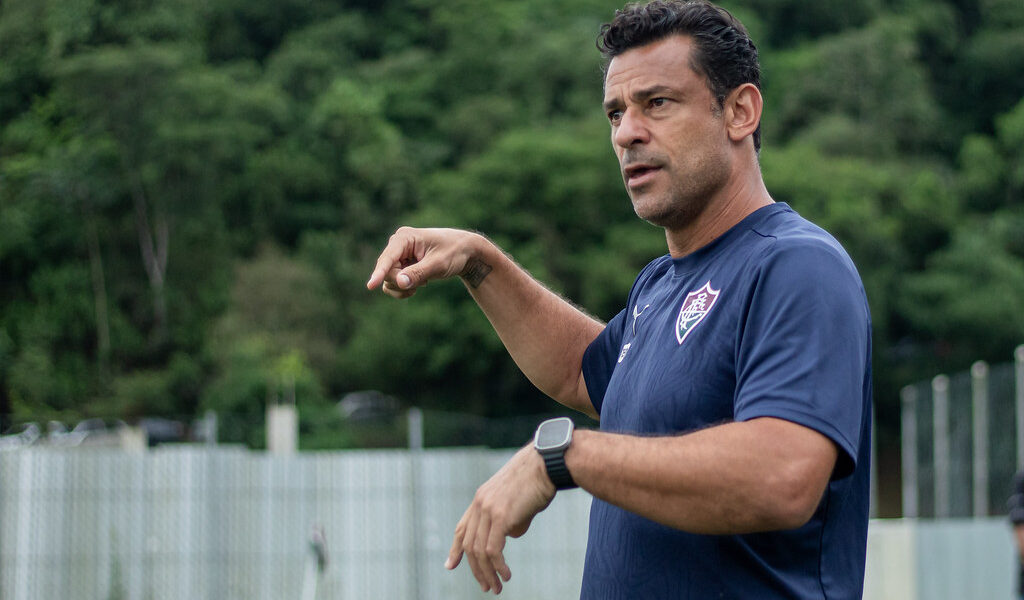 Ex-jogador Fred levanta taça inédita pelo sub-20 do Fluminense com goleada