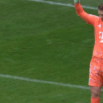 Falha de Neuer marca gol mais rápido da história da Bundesliga em empate do Bayern com Augsburg