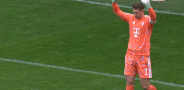 Falha de Neuer marca gol mais rápido da história da Bundesliga em empate do Bayern com Augsburg