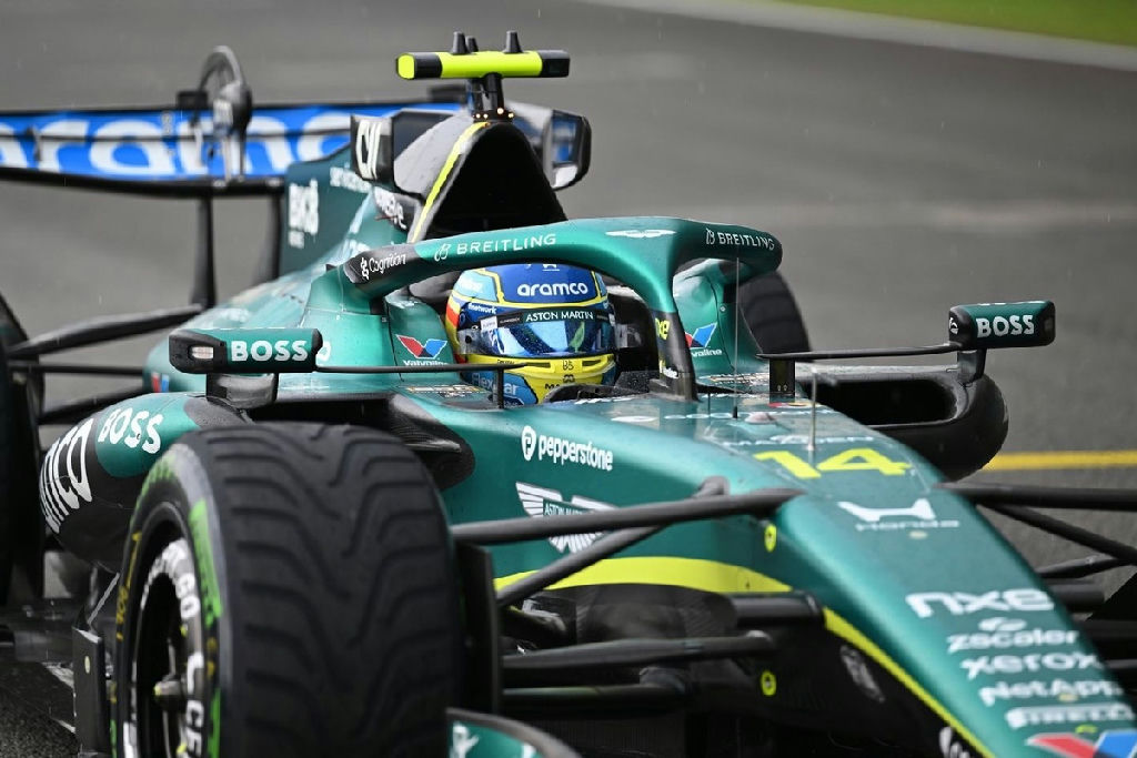 Fernando Alonso critica atraso de quase duas horas no GP da Malásia