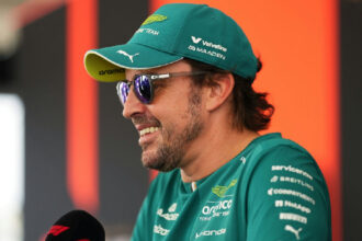 Fernando Alonso renova com Aston Martin e projeta temporada de 2027 na Fórmula 1