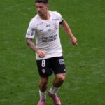 Fernando Diniz cobra maior protagonismo de Rodrigo Garro no Corinthians