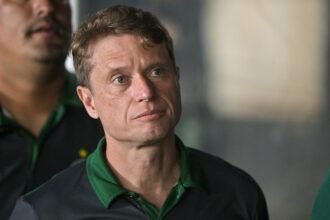 Fernando Seabra é demitido do Coritiba após derrota no Campeonato Brasileiro