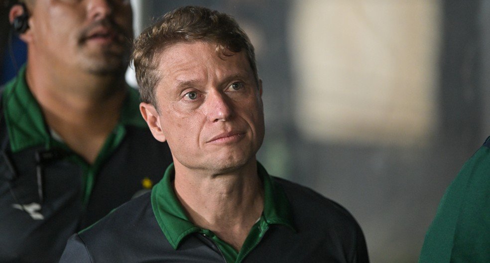 Fernando Seabra é demitido do Coritiba após derrota no Campeonato Brasileiro