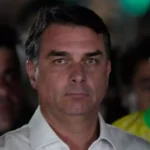 Fl&aacute;vio Bolsonaro rejeita derrota nas urnas e anuncia pedido de anula&ccedil;&atilde;o