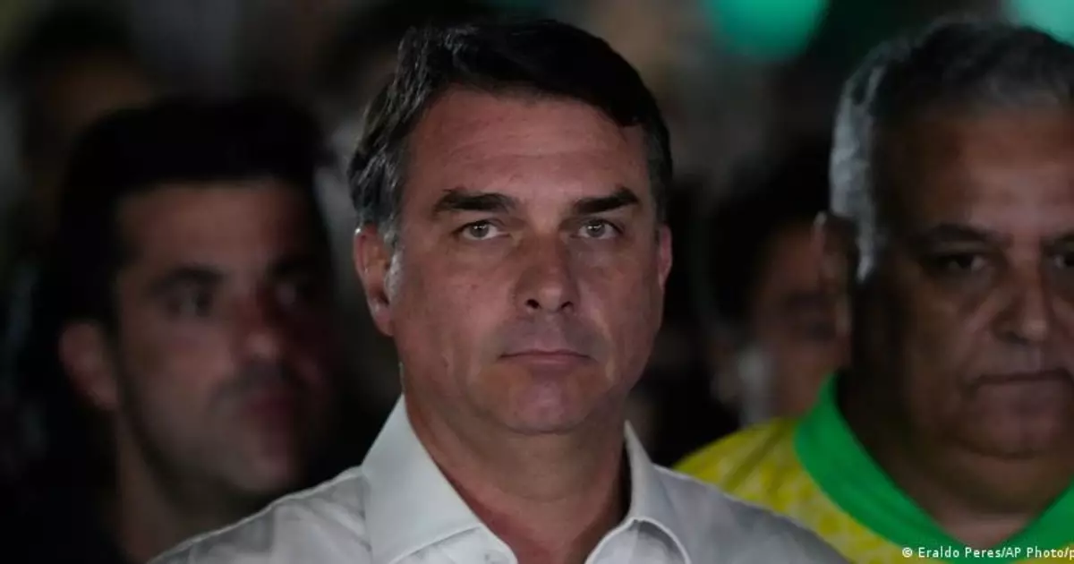 Fl&aacute;vio Bolsonaro rejeita derrota nas urnas e anuncia pedido de anula&ccedil;&atilde;o